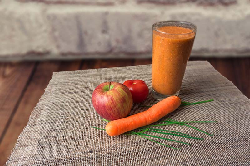 tomaten-apfel-karotten-smoothie