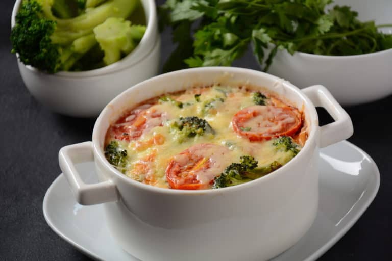 Low Carb Gemüseauflauf mit Brokkoli und Emmentaler