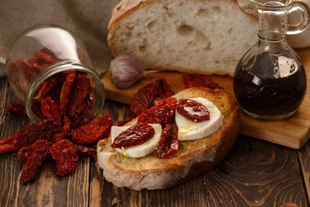 Bruschetta mit Mozzarella